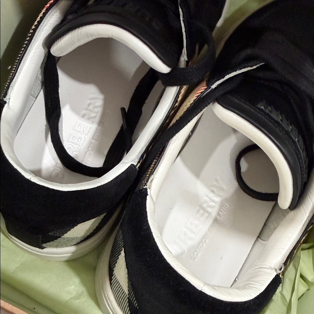 Burberry Black and White Men’s Low-Top Sneakers - Picture 9 of 9